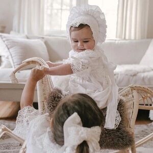 Petite Maison Kids Katherine Embroidered Linen Bonnet